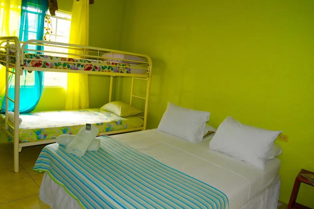 Fish Tobago Guesthouse Buccoo 4*,